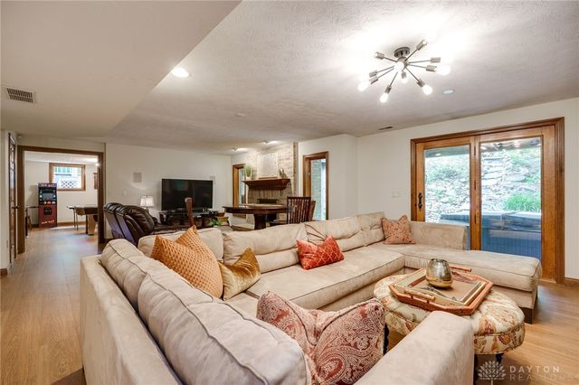 527 Viking Landing Court, Beavercreek, OH 45434