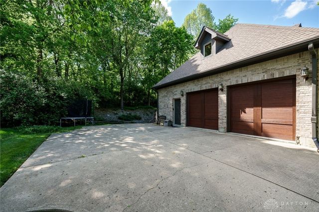 527 Viking Landing Court, Beavercreek, OH 45434