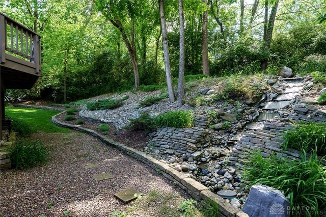 527 Viking Landing Court, Beavercreek, OH 45434
