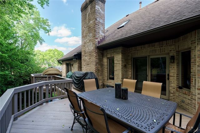 527 Viking Landing Court, Beavercreek, OH 45434
