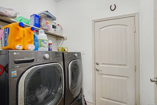 240 Roy Nichols Dr, Blanco, TX 78606