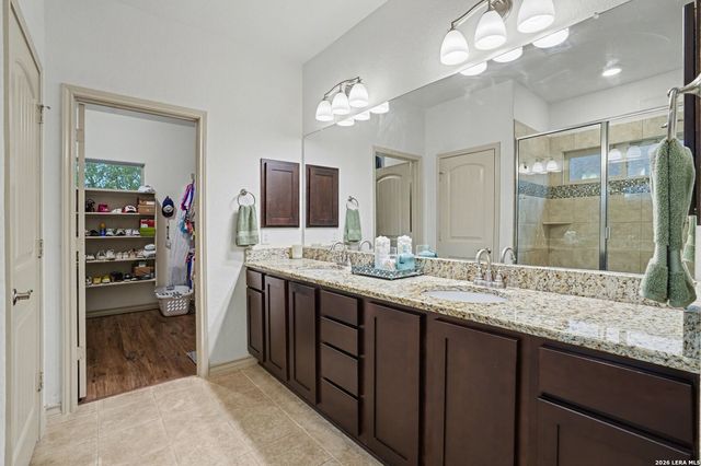 240 Roy Nichols Dr, Blanco, TX 78606