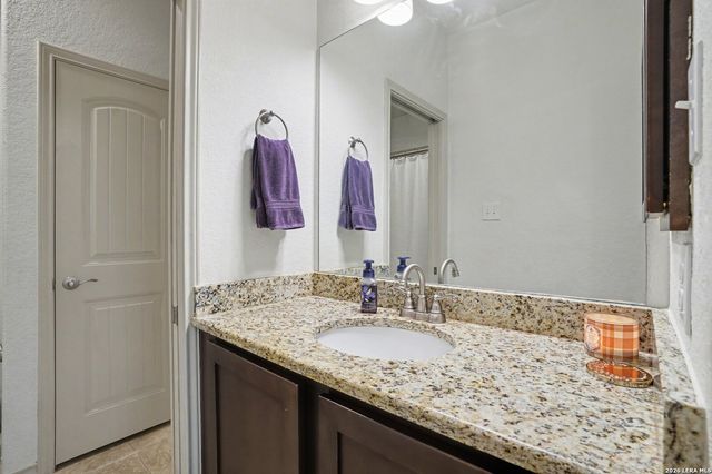 240 Roy Nichols Dr, Blanco, TX 78606