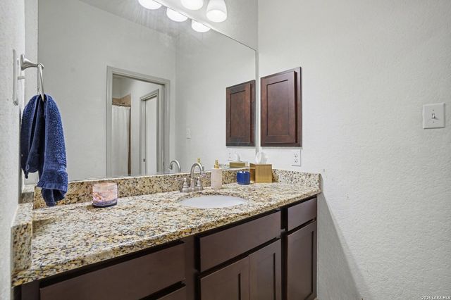 240 Roy Nichols Dr, Blanco, TX 78606