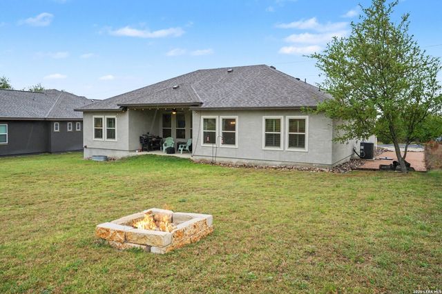 240 Roy Nichols Dr, Blanco, TX 78606