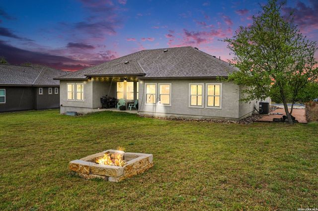 240 Roy Nichols Dr, Blanco, TX 78606