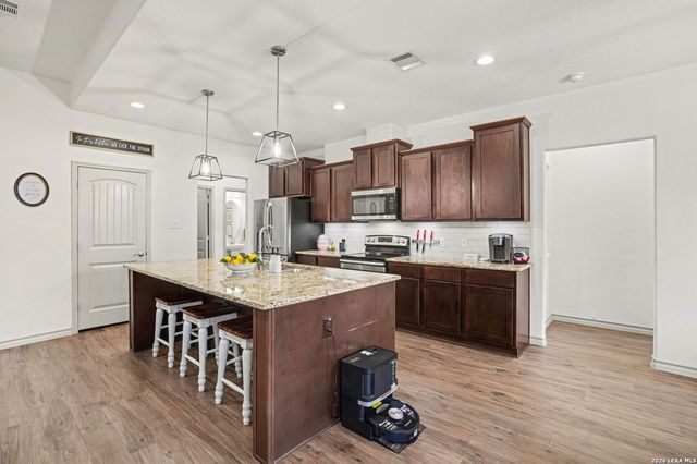 240 Roy Nichols Dr, Blanco, TX 78606