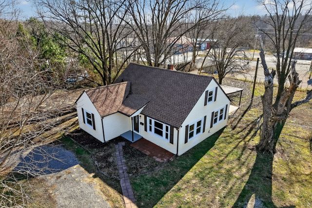 411 Hooper St, Smithville, TN 37166