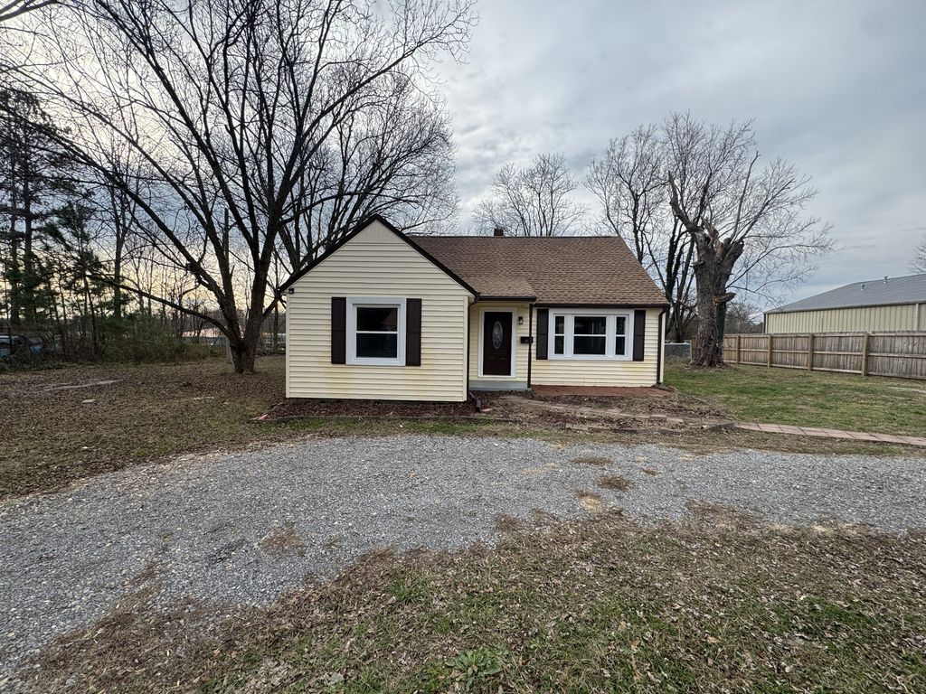 411 Hooper St, Smithville, TN 37166