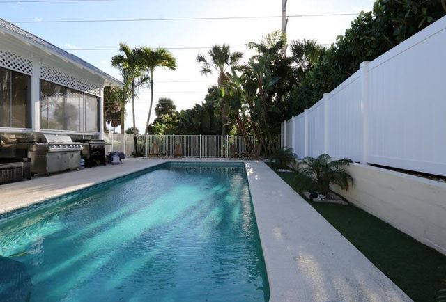 400 Seaside Lane, Juno Beach, FL 33408