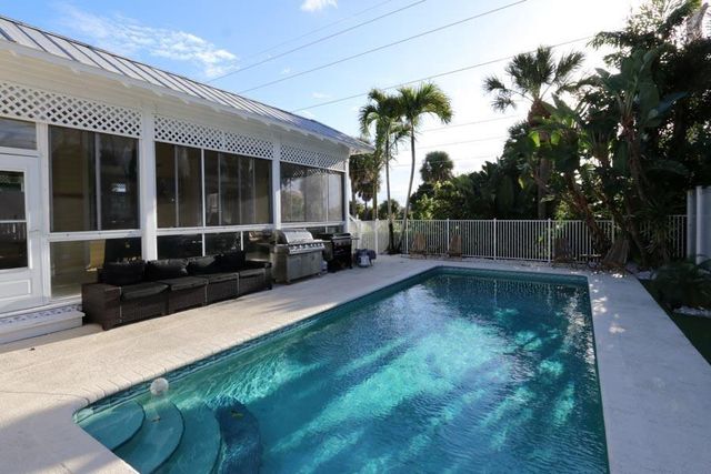400 Seaside Lane, Juno Beach, FL 33408