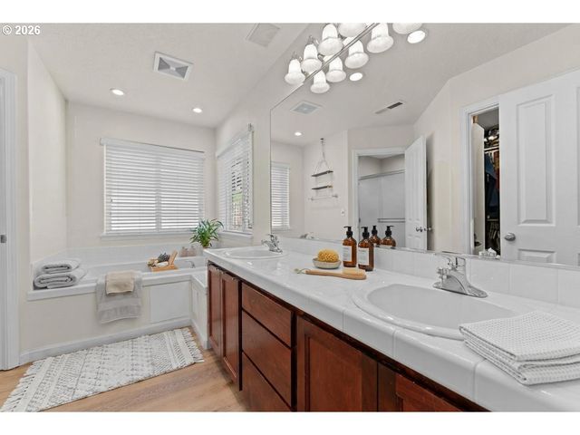 387 JESSICA Dr, Forest Grove, OR 97116