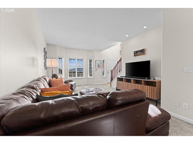 387 JESSICA Dr, Forest Grove, OR 97116