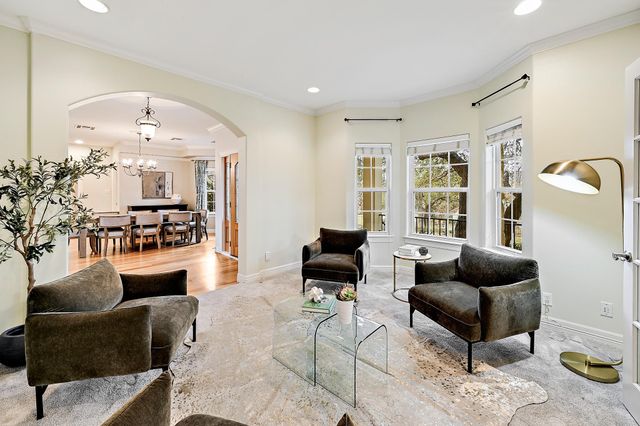 22 Hedgebrook WAY, The Hills, TX 78738