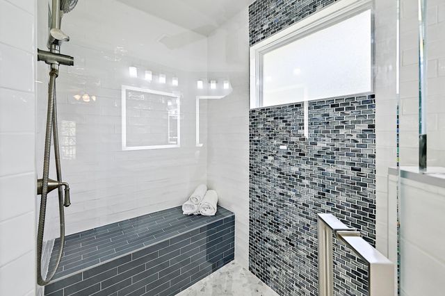 22 Hedgebrook WAY, The Hills, TX 78738