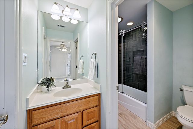 22 Hedgebrook WAY, The Hills, TX 78738