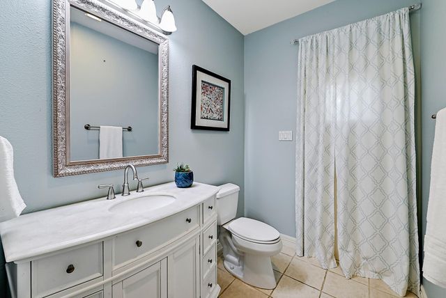 22 Hedgebrook WAY, The Hills, TX 78738