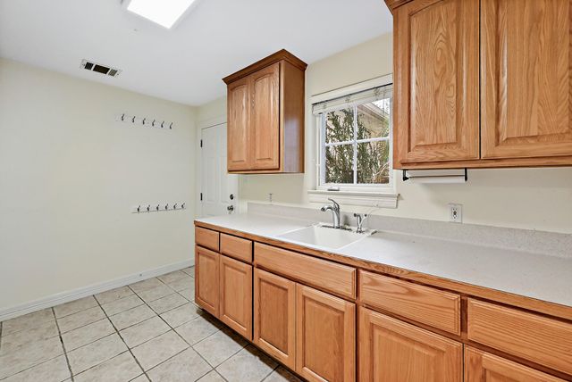 22 Hedgebrook WAY, The Hills, TX 78738