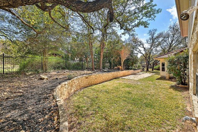 22 Hedgebrook WAY, The Hills, TX 78738
