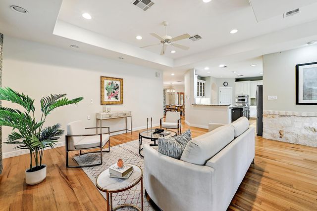 22 Hedgebrook WAY, The Hills, TX 78738