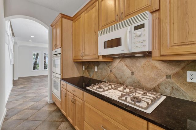 916 Mill Creek Drive, Palm Beach Gardens, FL 33410