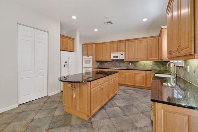 916 Mill Creek Drive, Palm Beach Gardens, FL 33410