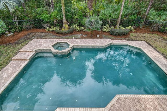 916 Mill Creek Drive, Palm Beach Gardens, FL 33410