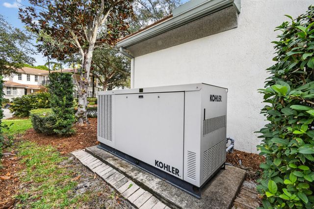 916 Mill Creek Drive, Palm Beach Gardens, FL 33410