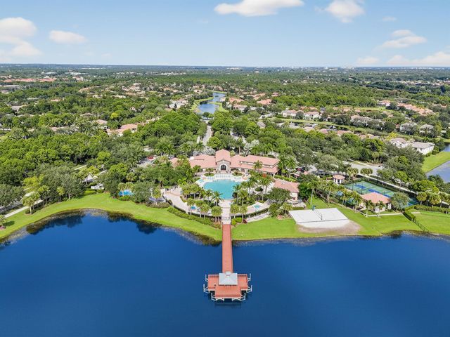 916 Mill Creek Drive, Palm Beach Gardens, FL 33410