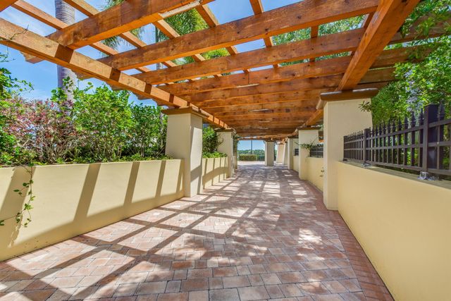 916 Mill Creek Drive, Palm Beach Gardens, FL 33410