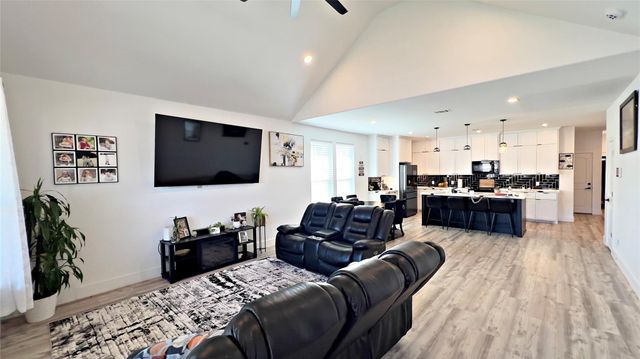 1118 N Shepherd Drive, Baytown, TX 77520