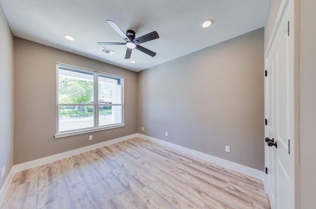 1118 N Shepherd Drive, Baytown, TX 77520