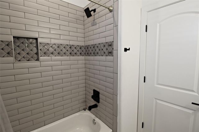 1118 N Shepherd Drive, Baytown, TX 77520