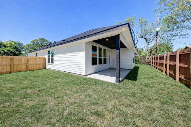 1118 N Shepherd Drive, Baytown, TX 77520