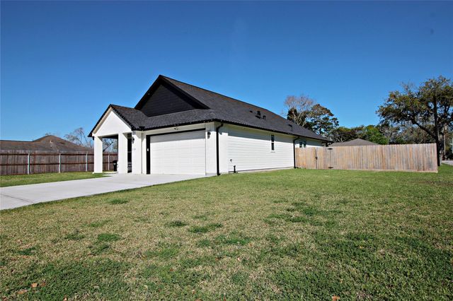 1118 N Shepherd Drive, Baytown, TX 77520