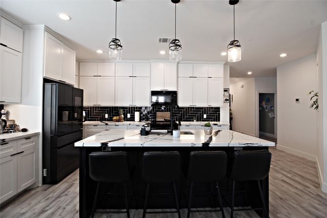 1118 N Shepherd Drive, Baytown, TX 77520