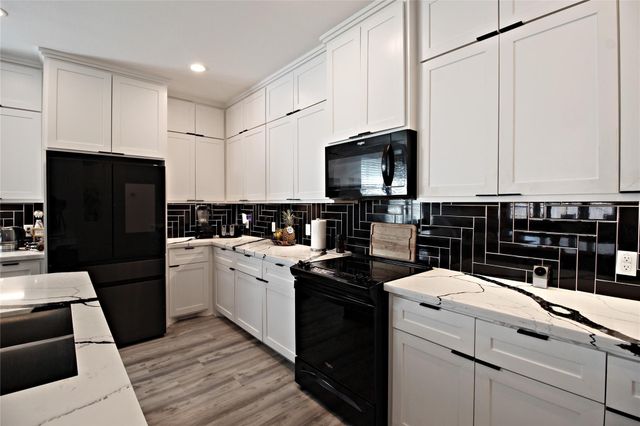 1118 N Shepherd Drive, Baytown, TX 77520