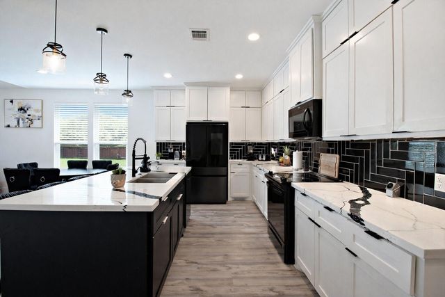 1118 N Shepherd Drive, Baytown, TX 77520