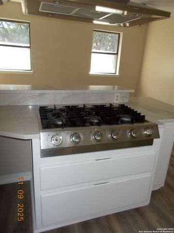 1247 Abbotsbury, Universal City, TX 78148