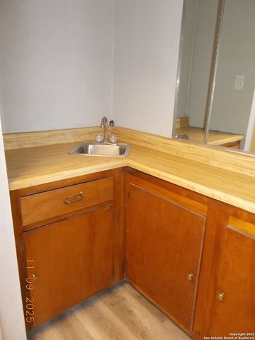 1247 Abbotsbury, Universal City, TX 78148