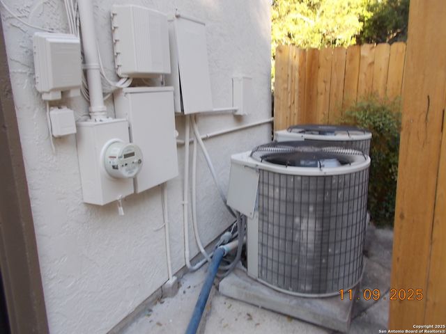 1247 Abbotsbury, Universal City, TX 78148