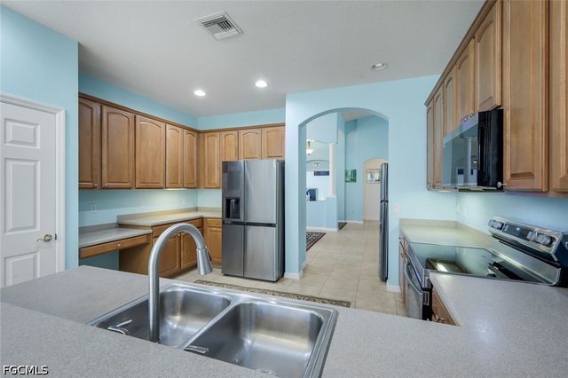 9830 Mar Largo CIR, Fort Myers, FL 33919