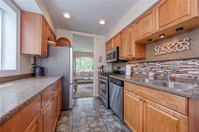 321 Hart St, Chartiers, PA 15342