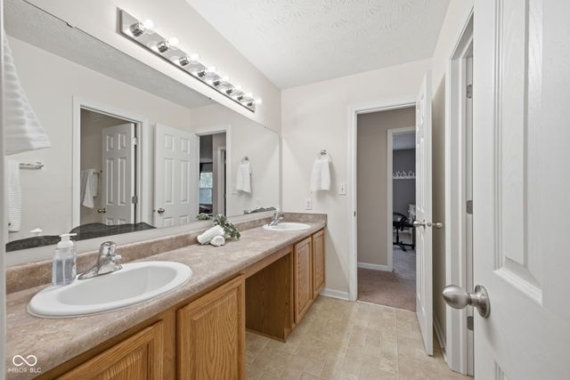 13804 Black Canyon Court, Fishers, IN 46038