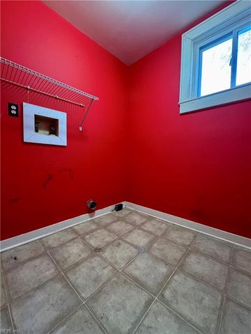 19 Bonita DR, Hampton, VA 23664