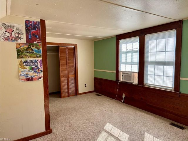 19 Bonita DR, Hampton, VA 23664