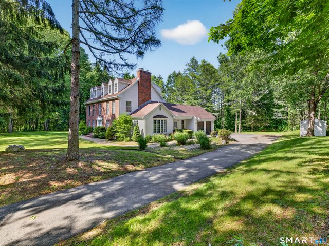 2 Larchwood Lane, East Lyme, CT 06333