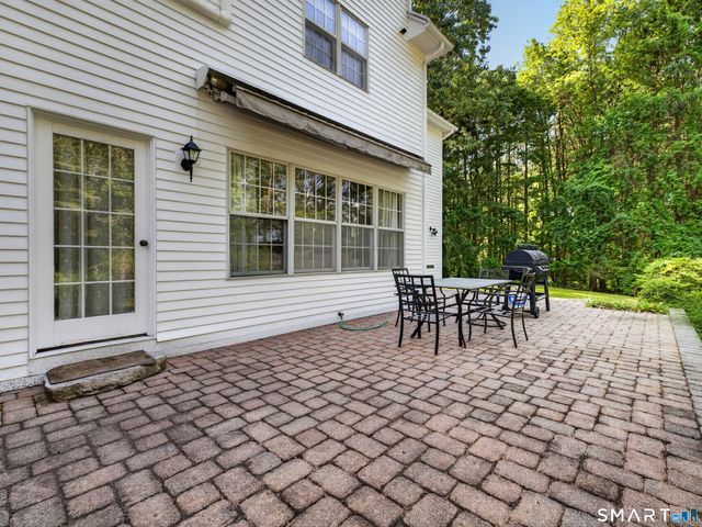 2 Larchwood Lane, East Lyme, CT 06333