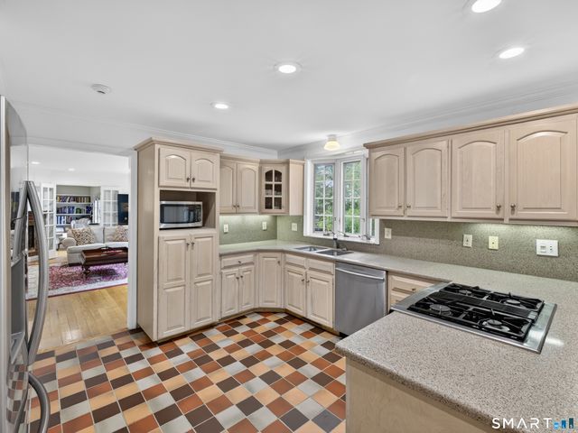 2 Larchwood Lane, East Lyme, CT 06333
