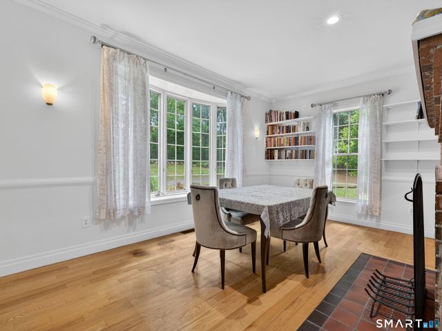 2 Larchwood Lane, East Lyme, CT 06333